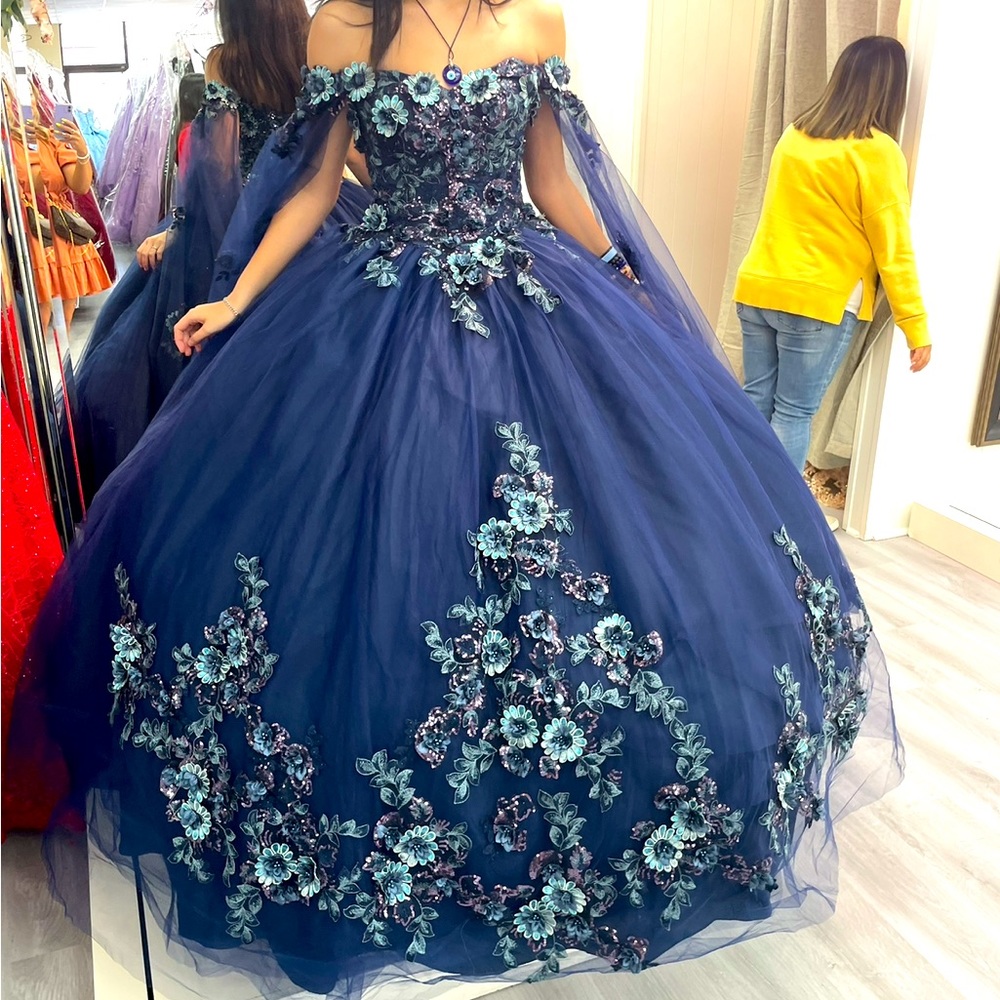 Elegant off the shoulder neckline navy blue quincè dress.🩵💙🩵💙